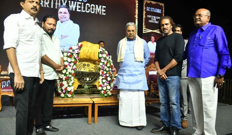 ಕನ್ನಡ ಚಿತ್ರರಂಗದಲ್ಲಿ ಇತಿಹಾಸದಲ್ಲಿ ಆರ್. ಚಂದ್ರು ಹೊಸ ದಾಖಲೆ: ಮುಖ್ಯಮಂತ್ರಿ ಸಿದ್ದರಾಮಯ್ಯ, ಉಪೇಂದ್ರ ಬೆಂಬಲ