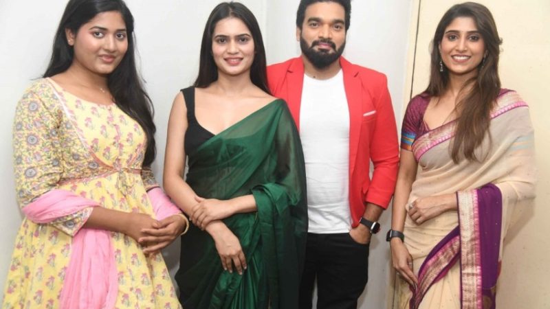 ‘ಆ. ಈ ‘ಮತ್ತು ರಾಜ ದೇವ ಸಿಂಧು ‘ ಚಿತ್ರಗಳಿಗೆ ಏಕಕಾಲದಲ್ಲಿ ಮಹೂರ್ತ