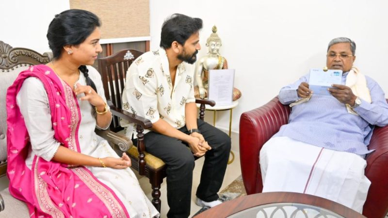 ಡಾಲಿ ಧನಂಜಯ-ಧನ್ಯತಾ ಮದುವೆ: ವಿಶೇಷ ಆಹ್ವಾನ ಪತ್ರಿಕೆಯೊಂದಿಗೆ ಮುಖ್ಯಮಂತ್ರಿಗೆ ಆಹ್ವಾನ ನೀಡಿದ ಭಾವಿ ದಂಪತಿ