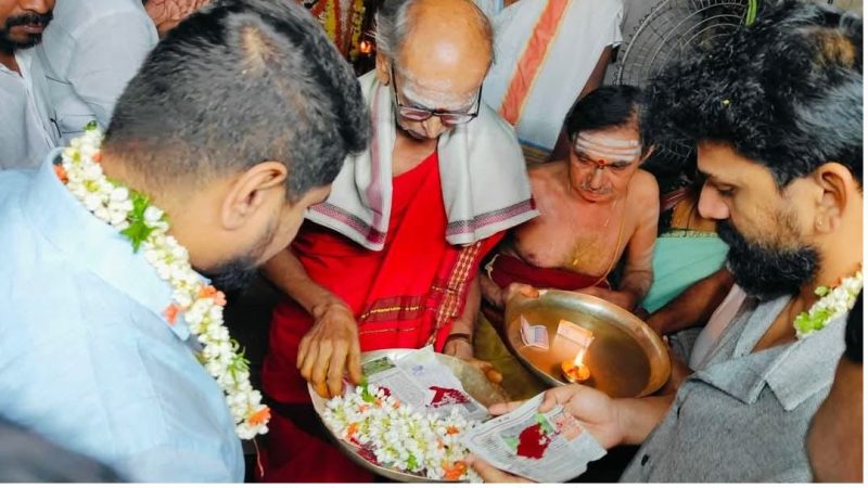 ಶ್ರೀಕಂಠನ ಸನ್ನಿಧಿಯಲ್ಲಿ ಮದುವೆ ಆಹ್ವಾನ ಪತ್ರಿಕೆಗೆ ನಟ ಧನಂಜಯ ಪೂಜೆ