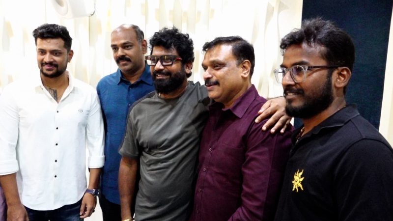 “ಲೈಫ್ ಟು ಡೇ” ಚಿತ್ರದ ಸಿಕ್ಕರೇ.. ಸಿಕ್ಕರೇ… ಒಳ್ಳೆ ಹುಡುಗ್ರು ಸಿಕ್ಕರೇ. ಗೀತೆಗೆ ಜೋಗಿ ಪ್ರೇಮ್ ಗಾಯನ