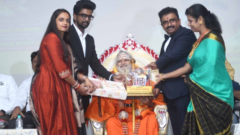ಗುಡಿಸಲ್ಲಿ ಹುಟ್ಟಿ ಅಸಾಧಾರಣ ಸಾಧನೆ ಮಾಡಿದ ಅಪ್ರತಿಮ ಸಾಧಕ ಬೆಂಕೋಶ್ರೀ