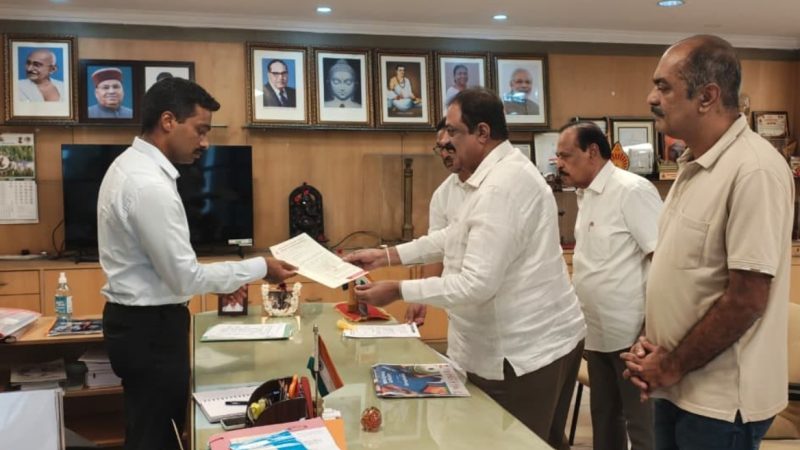 ನಿರ್ಮಾಪಕರ ಸಂಘದಿಂದ ವಾರ್ತಾ ಇಲಾಖೆ ಆಯುಕ್ತರ ಭೇಟಿ: ಮನವಿ